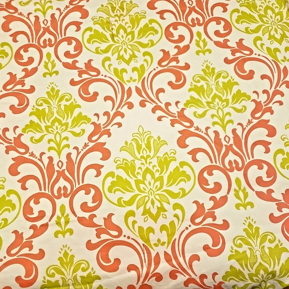 Twin size comforter and pillow - Picture 2 of 4